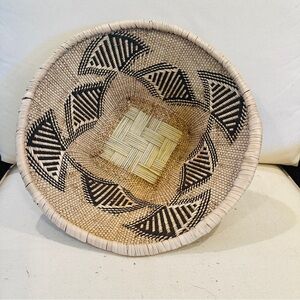 NEW Tonga Artisan Handmade Basket Bowl. Bought in Zambia, Africa